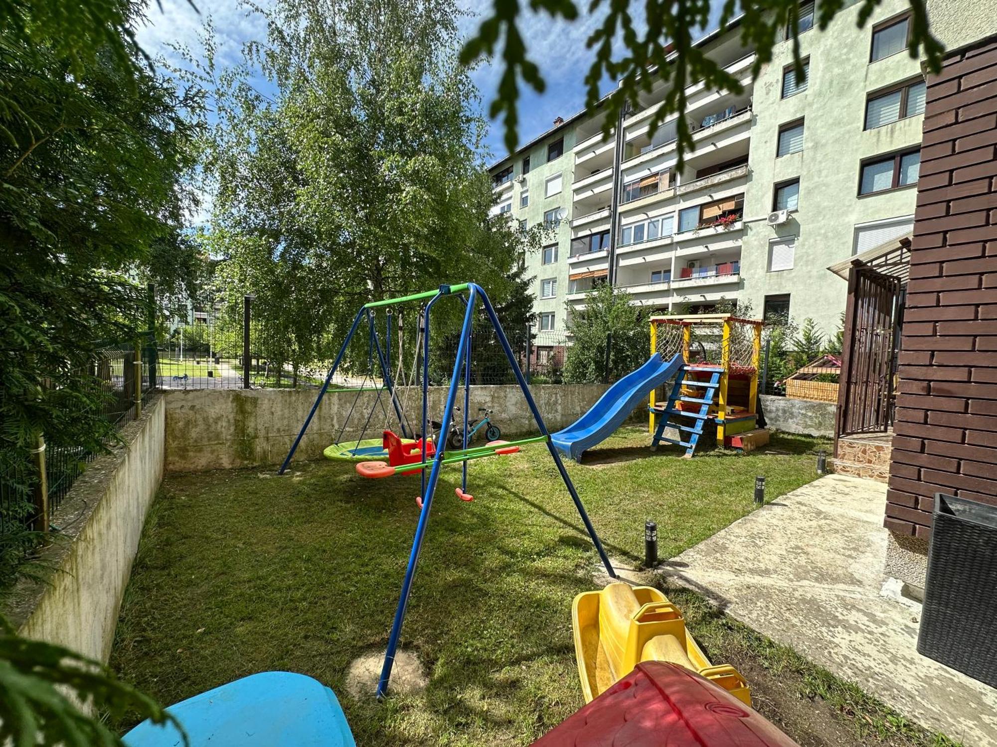 Dedic With Garden